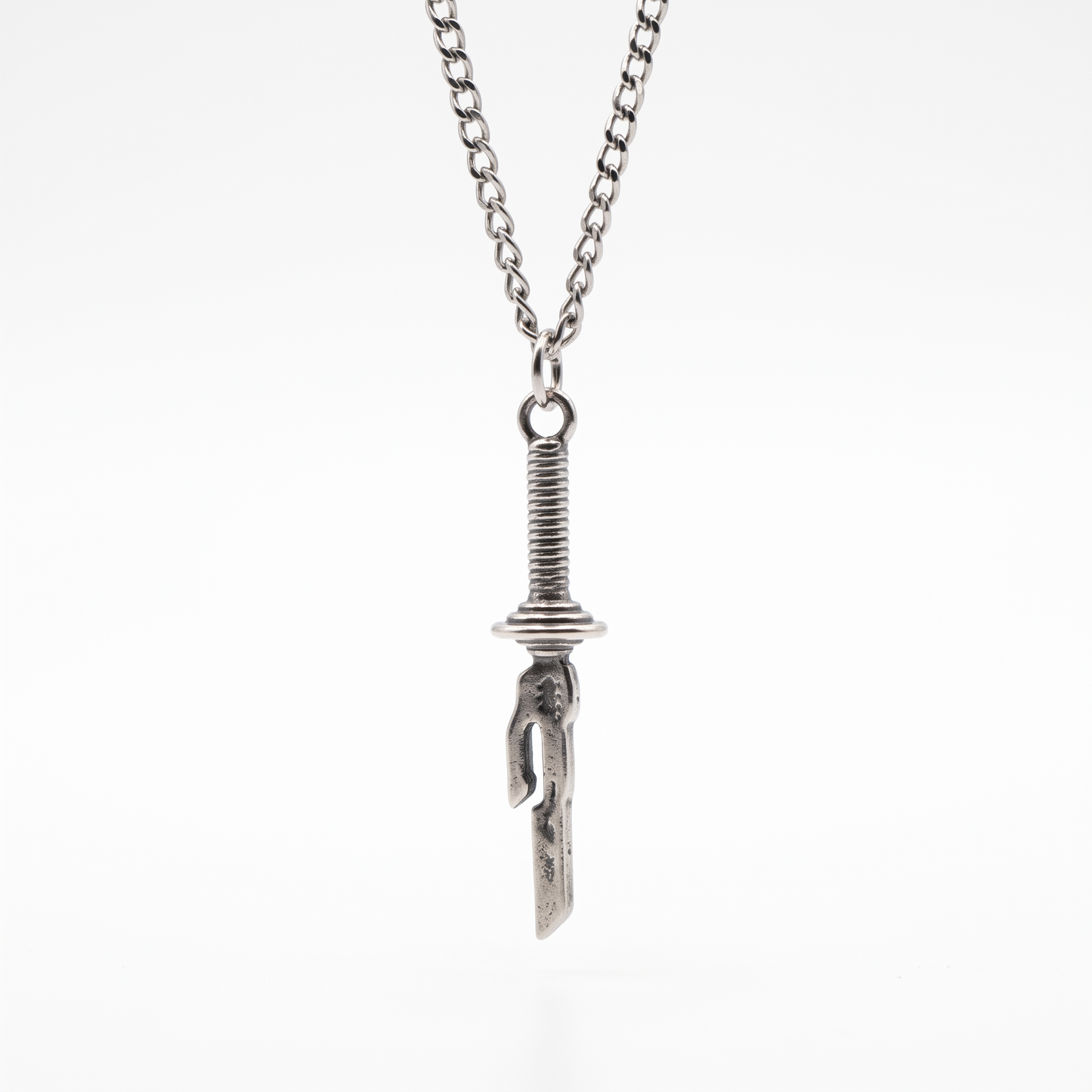 Collar "Lanza Invertida"