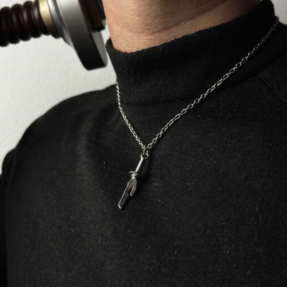 Collar "Lanza Invertida"